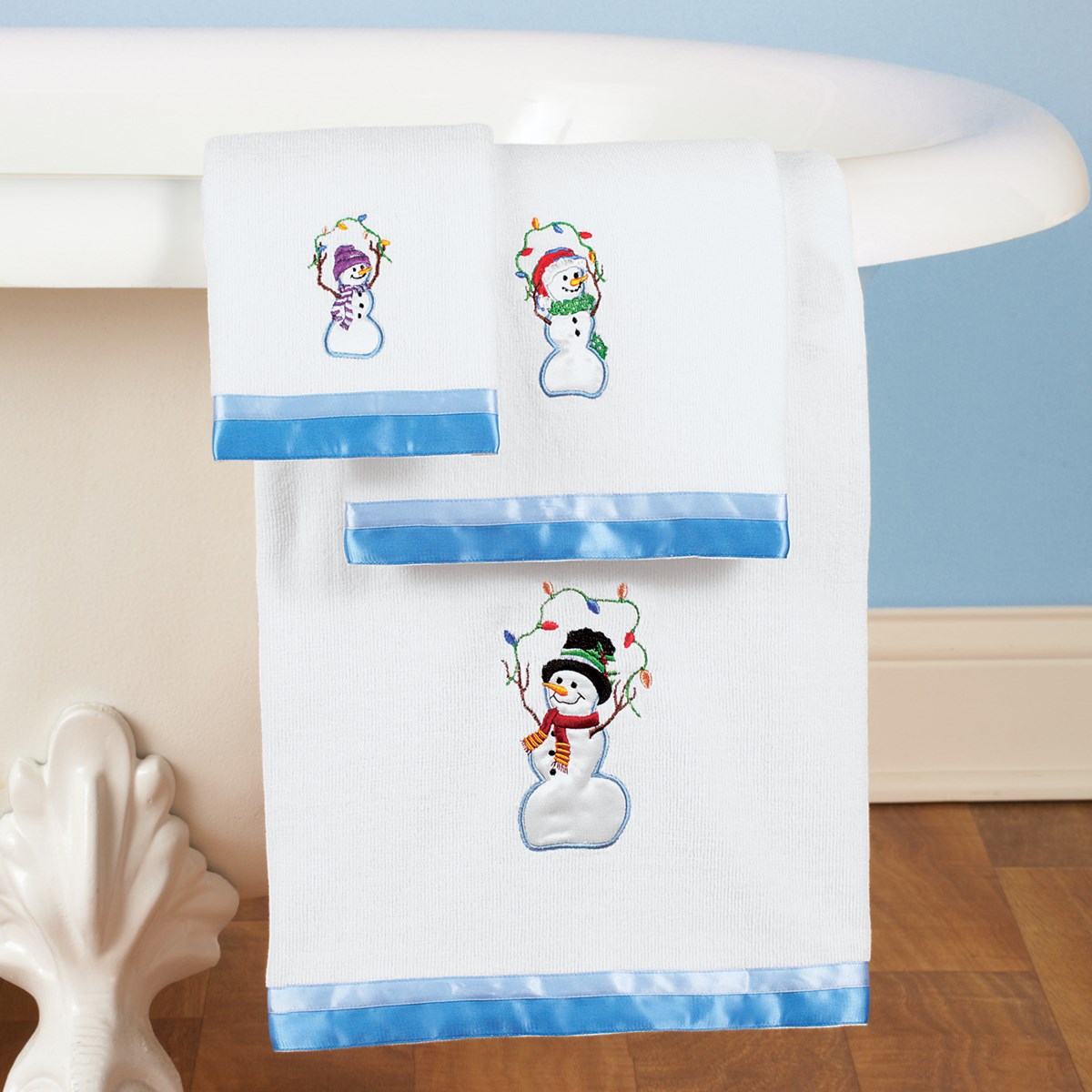 Winter Snowman Christmas Bath Towel Set Collections Etc.