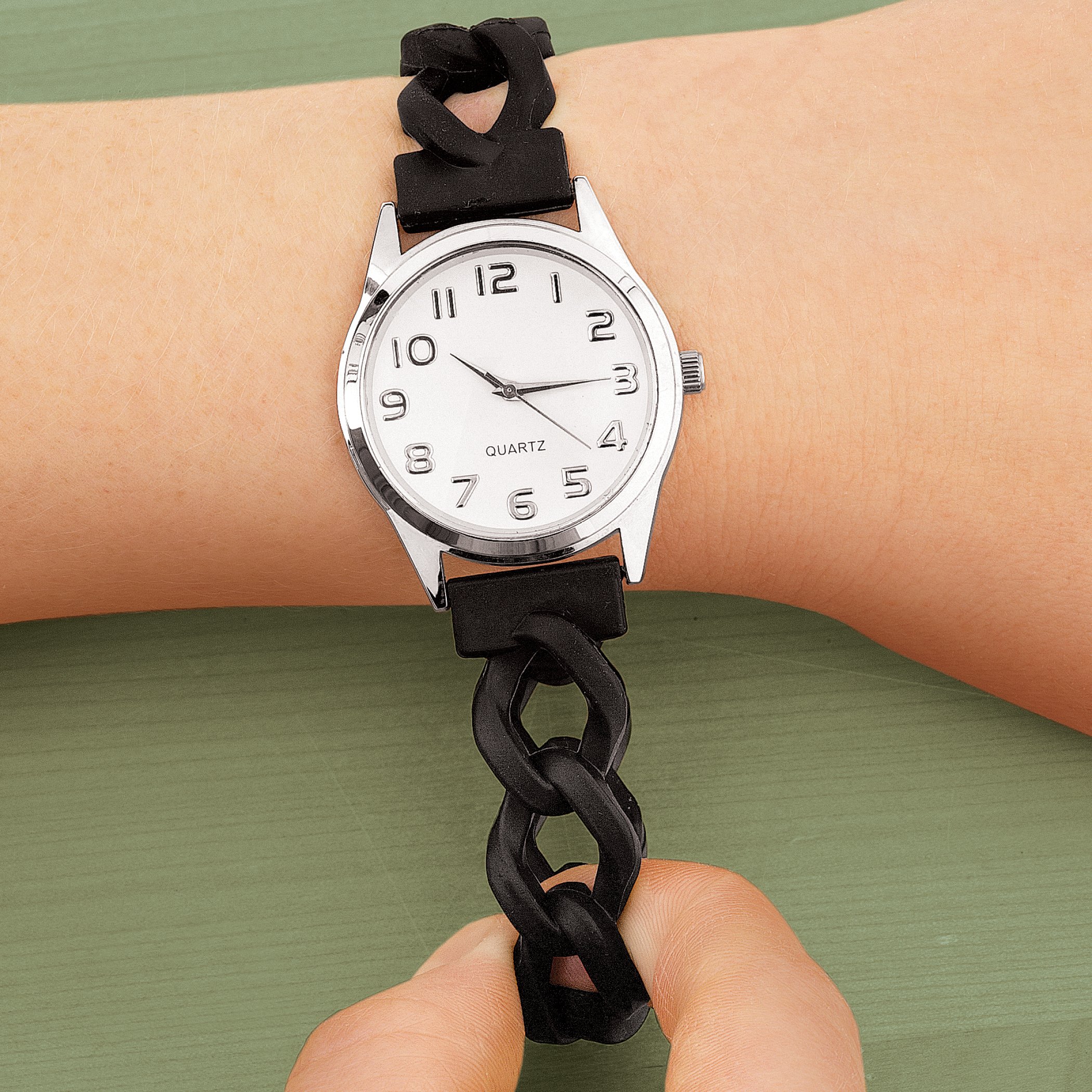 Reloj con correa elástica de silicona fácil de leer - Imagen 6 de 21