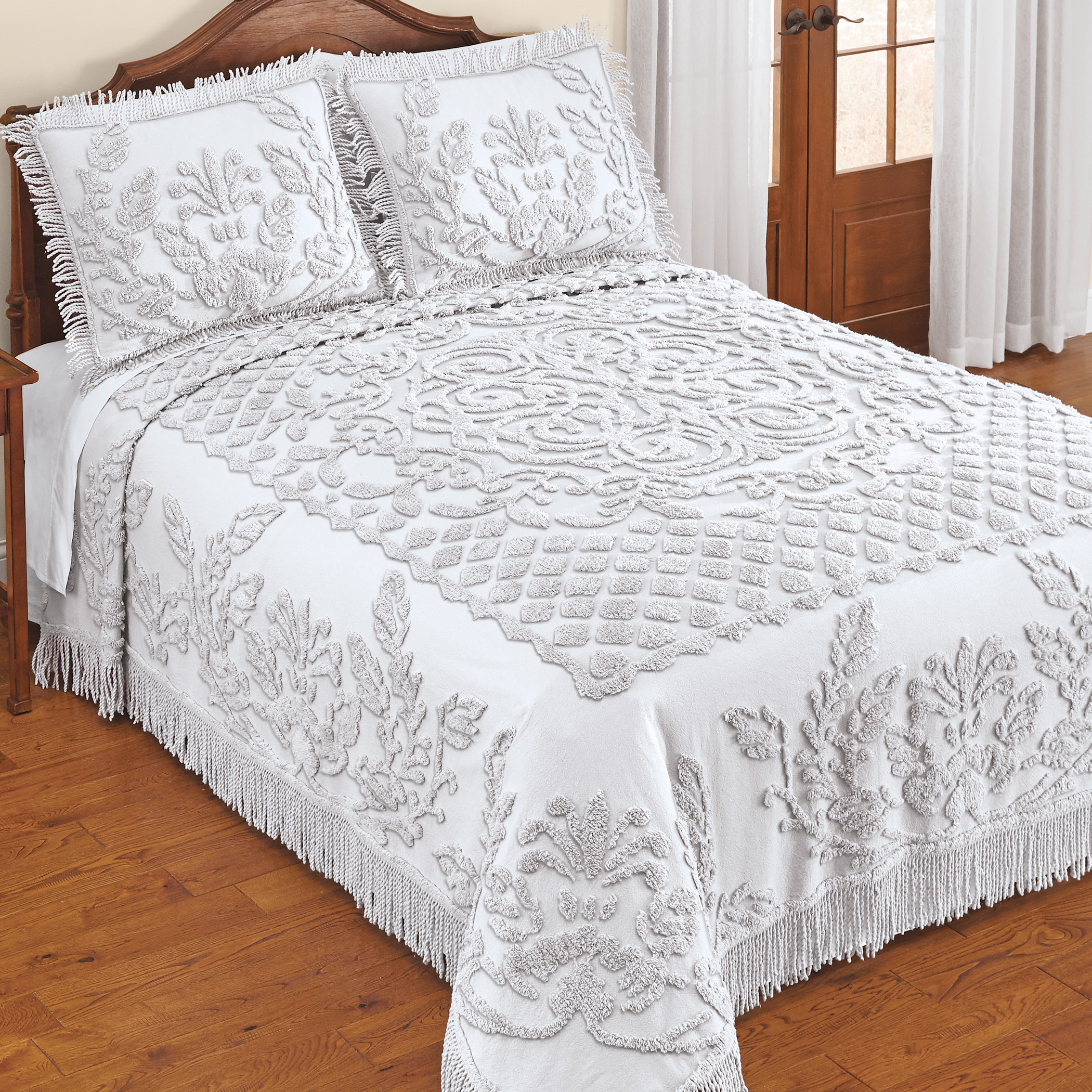 White Year-Round D/écor for Bedroom Twin Exquisite Chenille Leaf Design Bedspread with Fringe Border