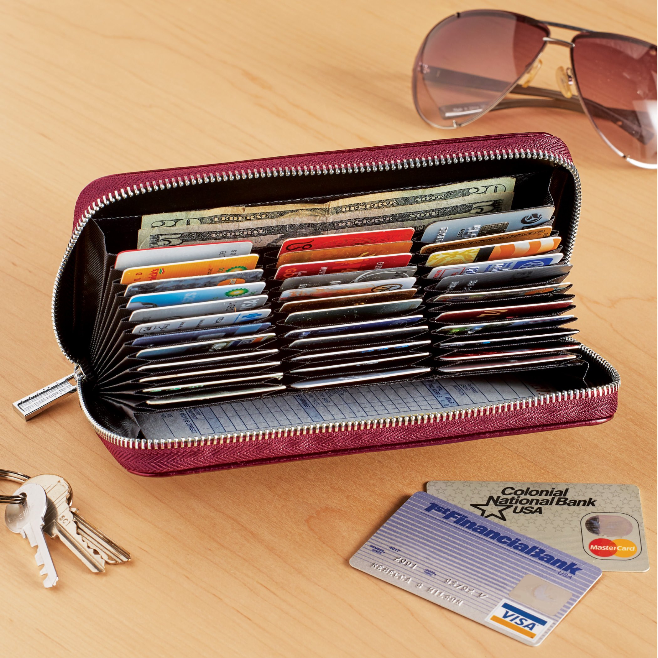 Slim RFID-Blocking Technology Leather Wallet with 36 Slots and Zippered Closure - Imagen 17 de 18