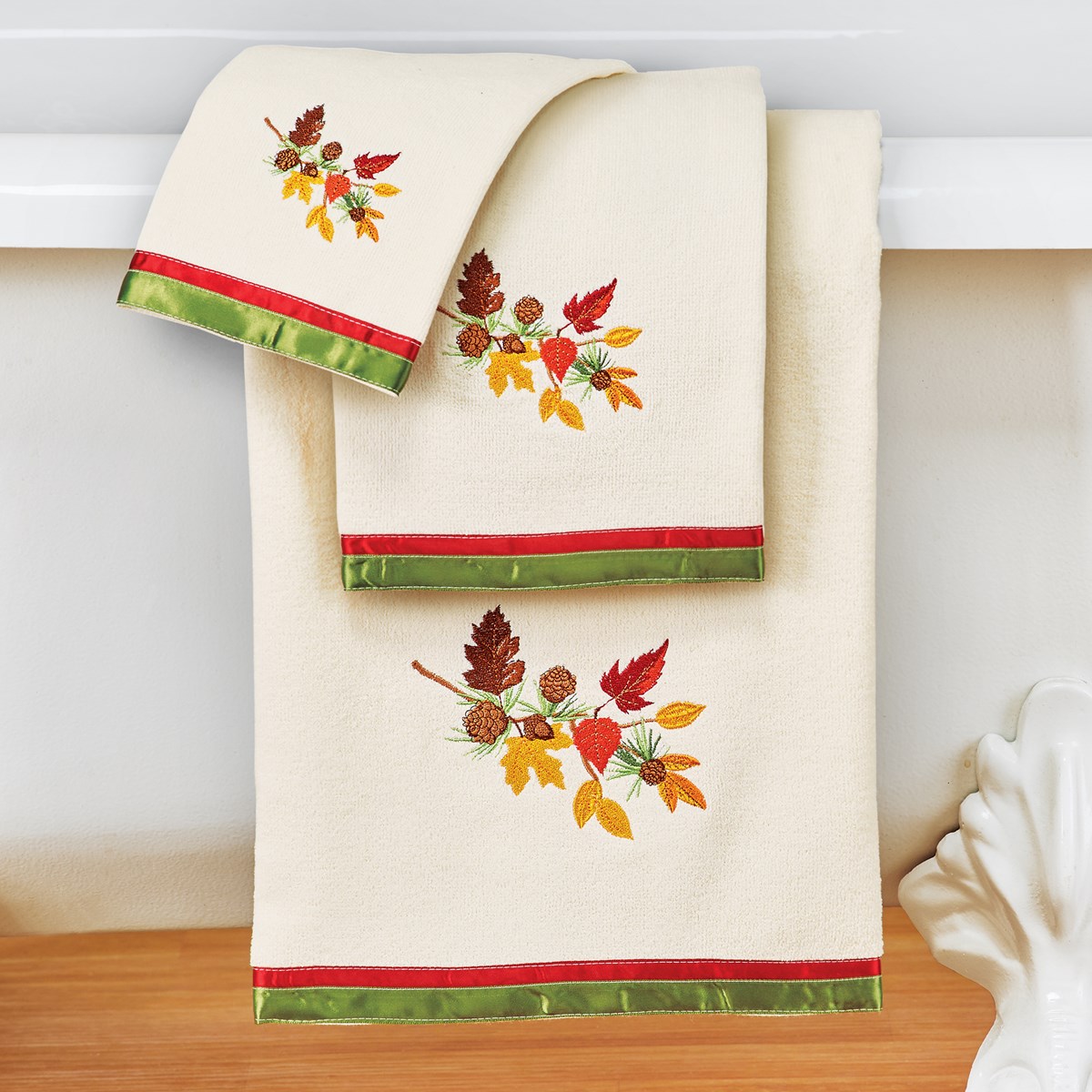 3Piece Fall Leaves and Pinecones Embroidered Towel Set Collections Etc.