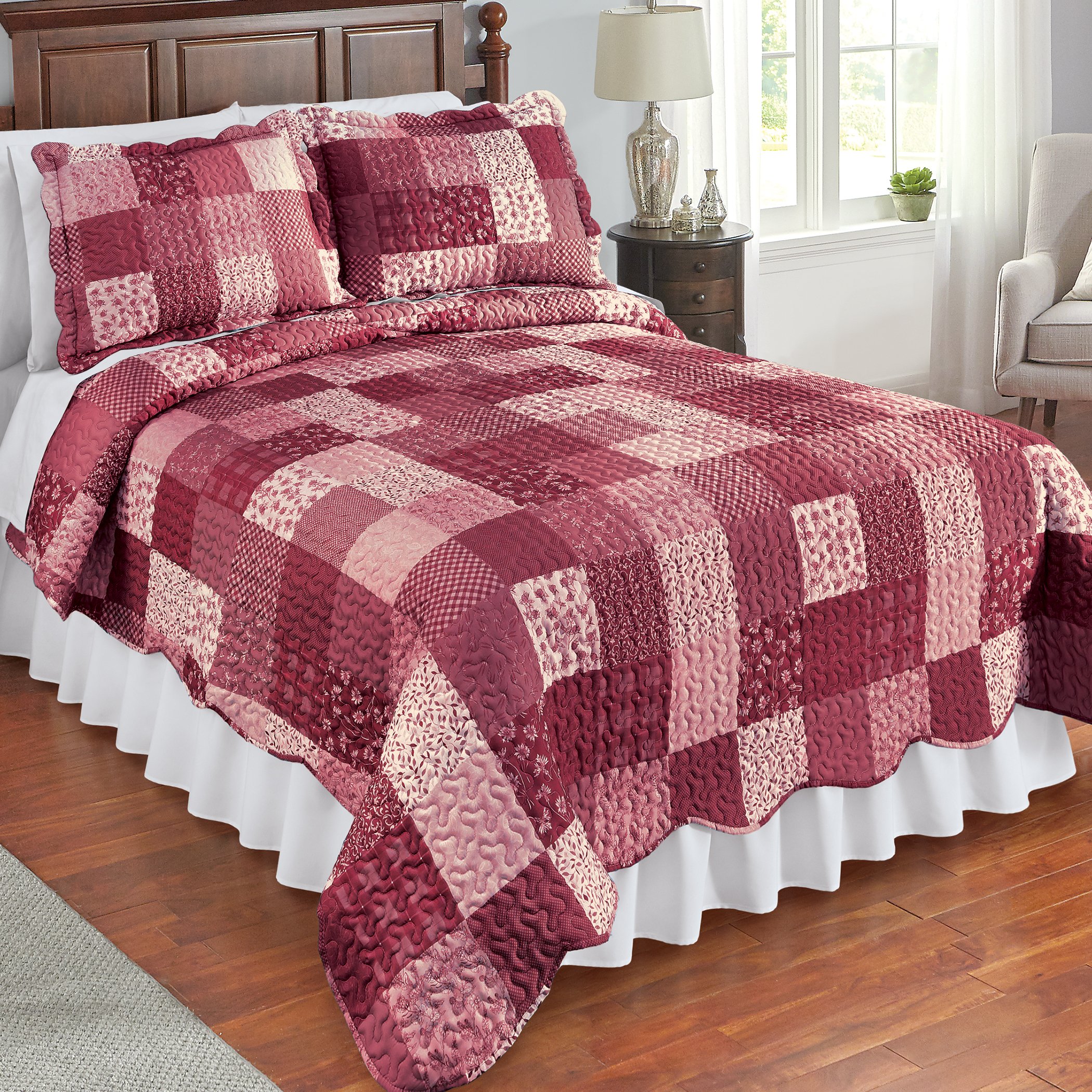 Classic Floral Patchwork Scalloped Edge Quilt - Picture 4 of 10