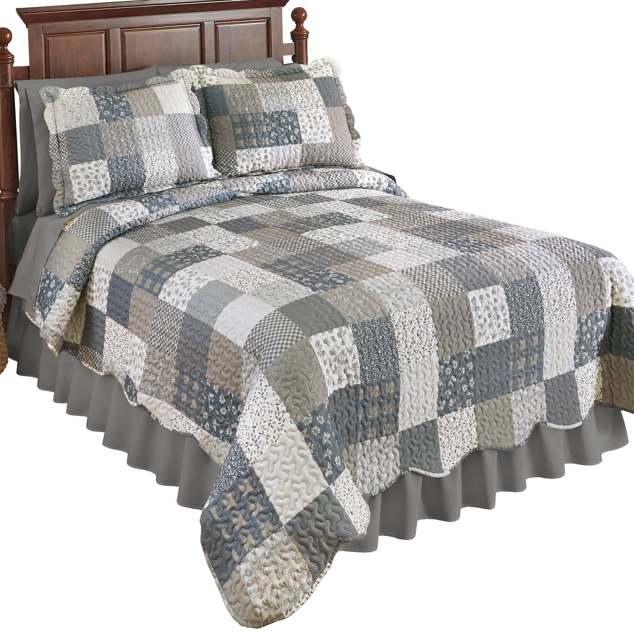 Classic Floral Patchwork Scalloped Edge Quilt - Picture 5 of 10