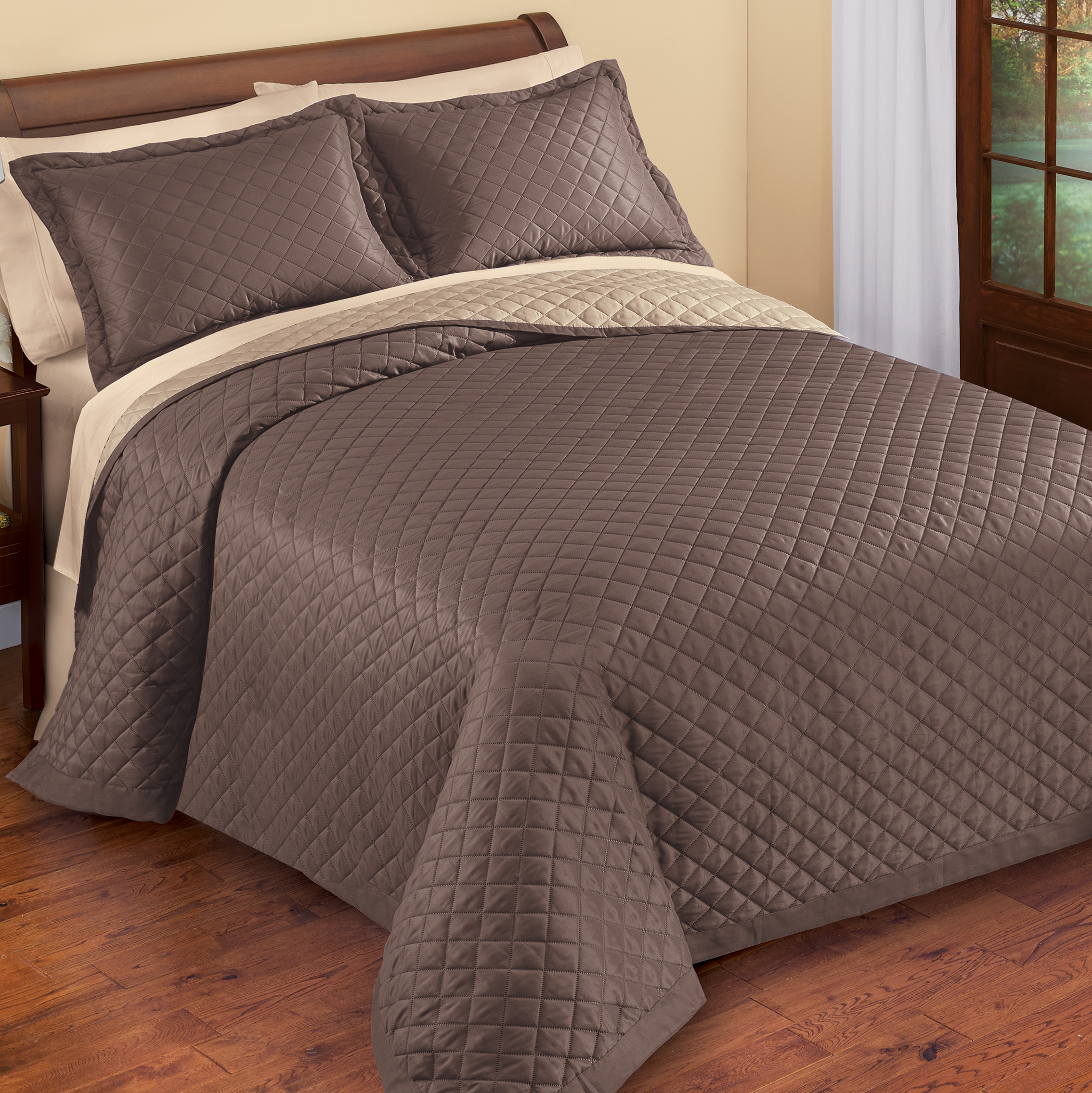 Classic Elegant Reversible 3-Piece Bedspread Set - Picture 4 of 12