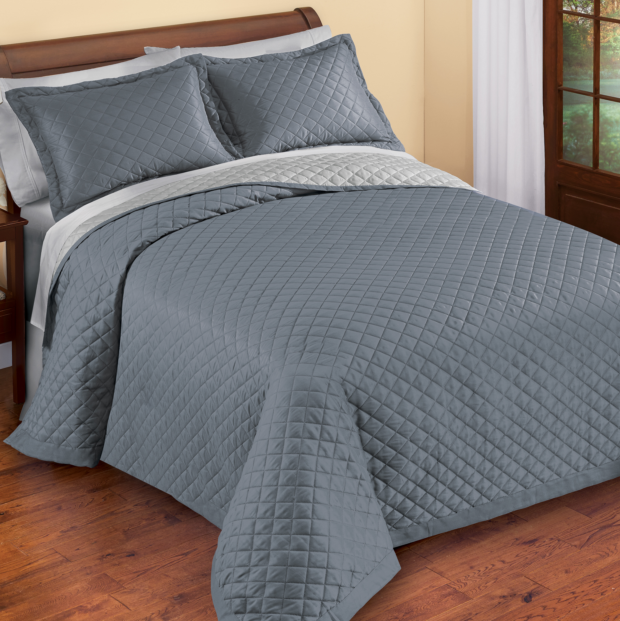 Classic Elegant Reversible 3-Piece Bedspread Set - Picture 8 of 12