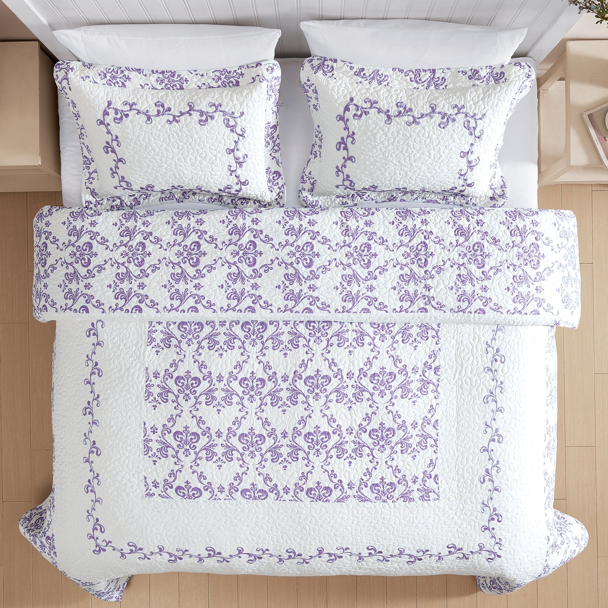 Lovely Damask Embroidered Quilted Bedspread - Picture 6 of 9