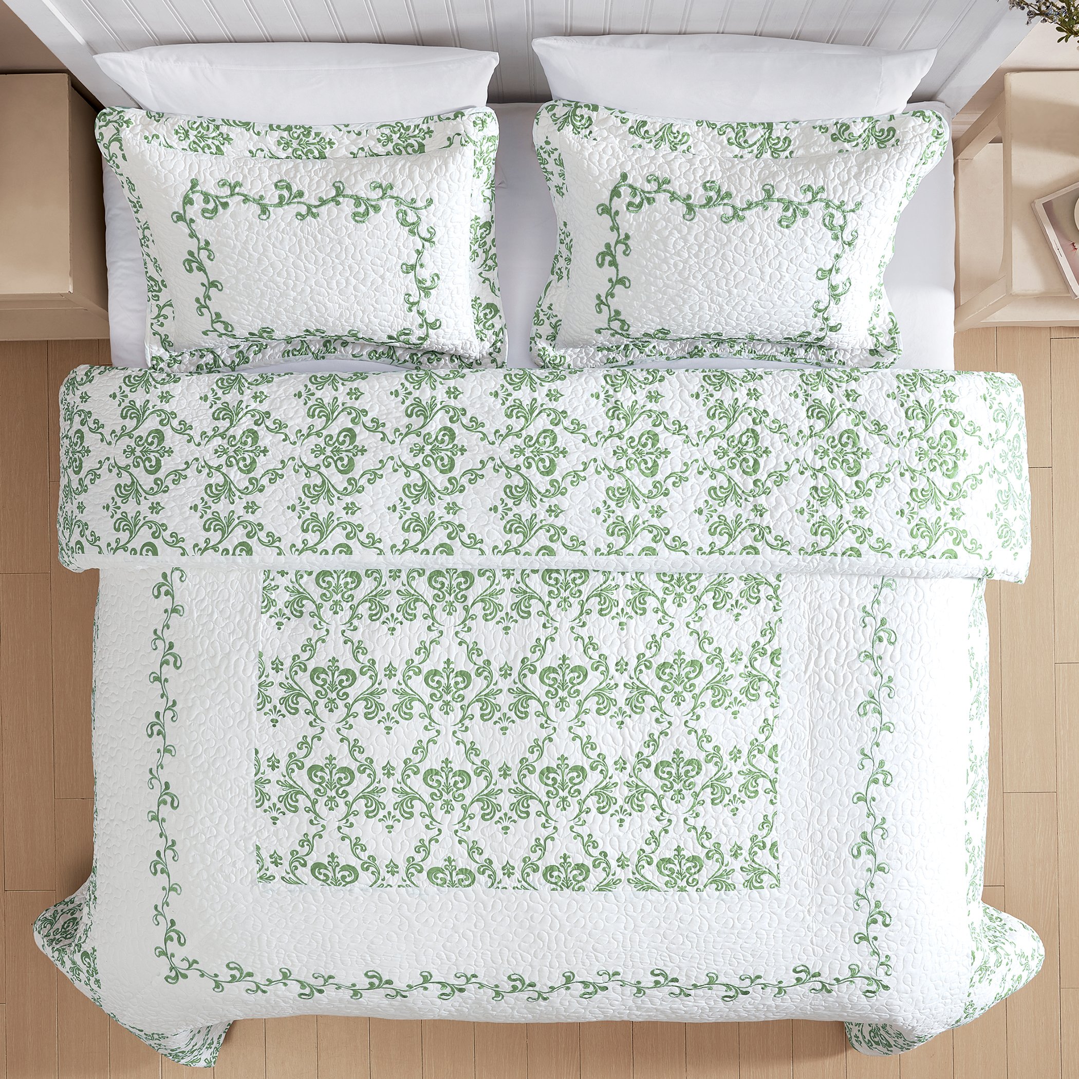 Lovely Damask Embroidered Quilted Bedspread - Picture 9 of 9