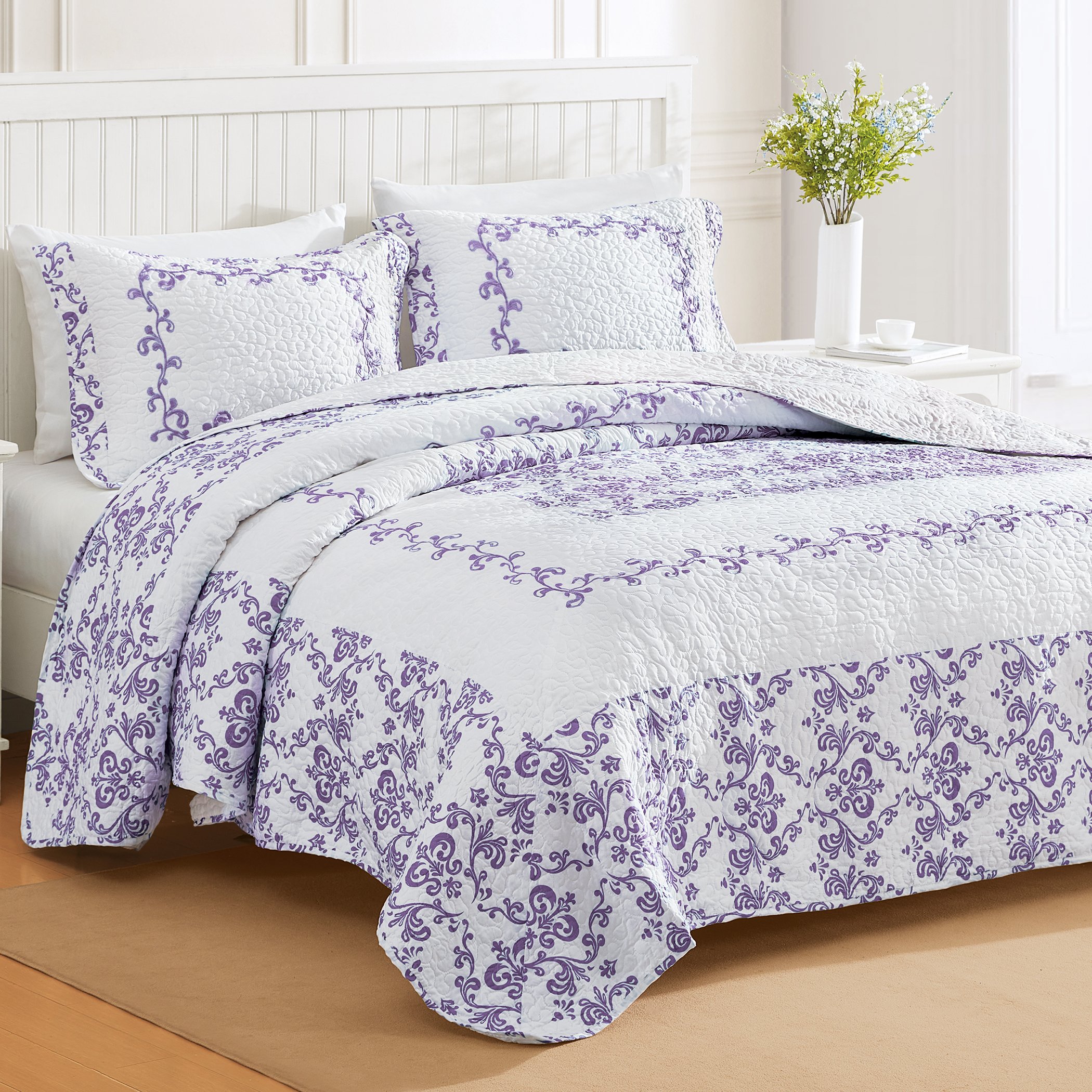 Lovely Damask Embroidered Quilted Bedspread - Picture 5 of 9
