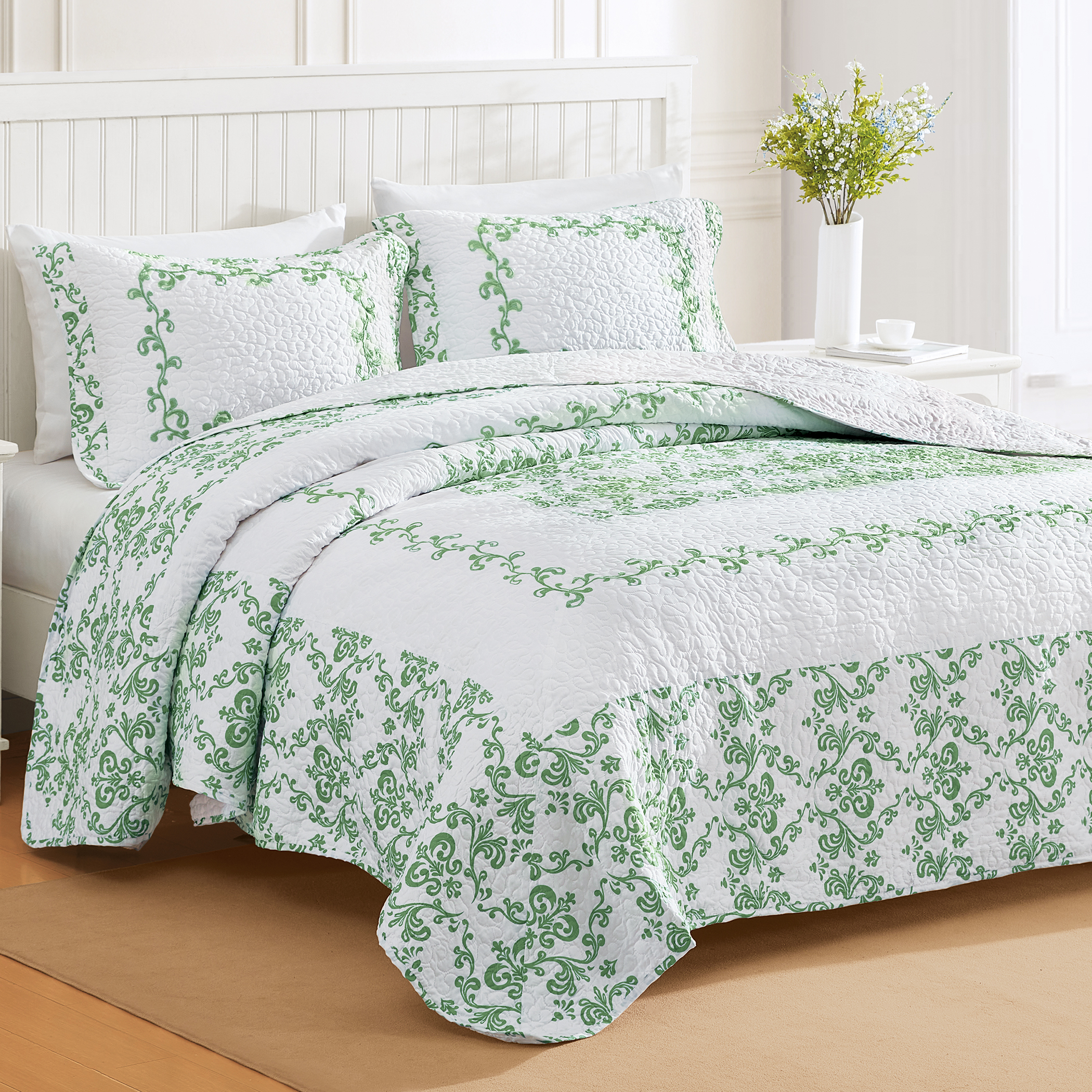 Lovely Damask Embroidered Quilted Bedspread - Picture 8 of 9