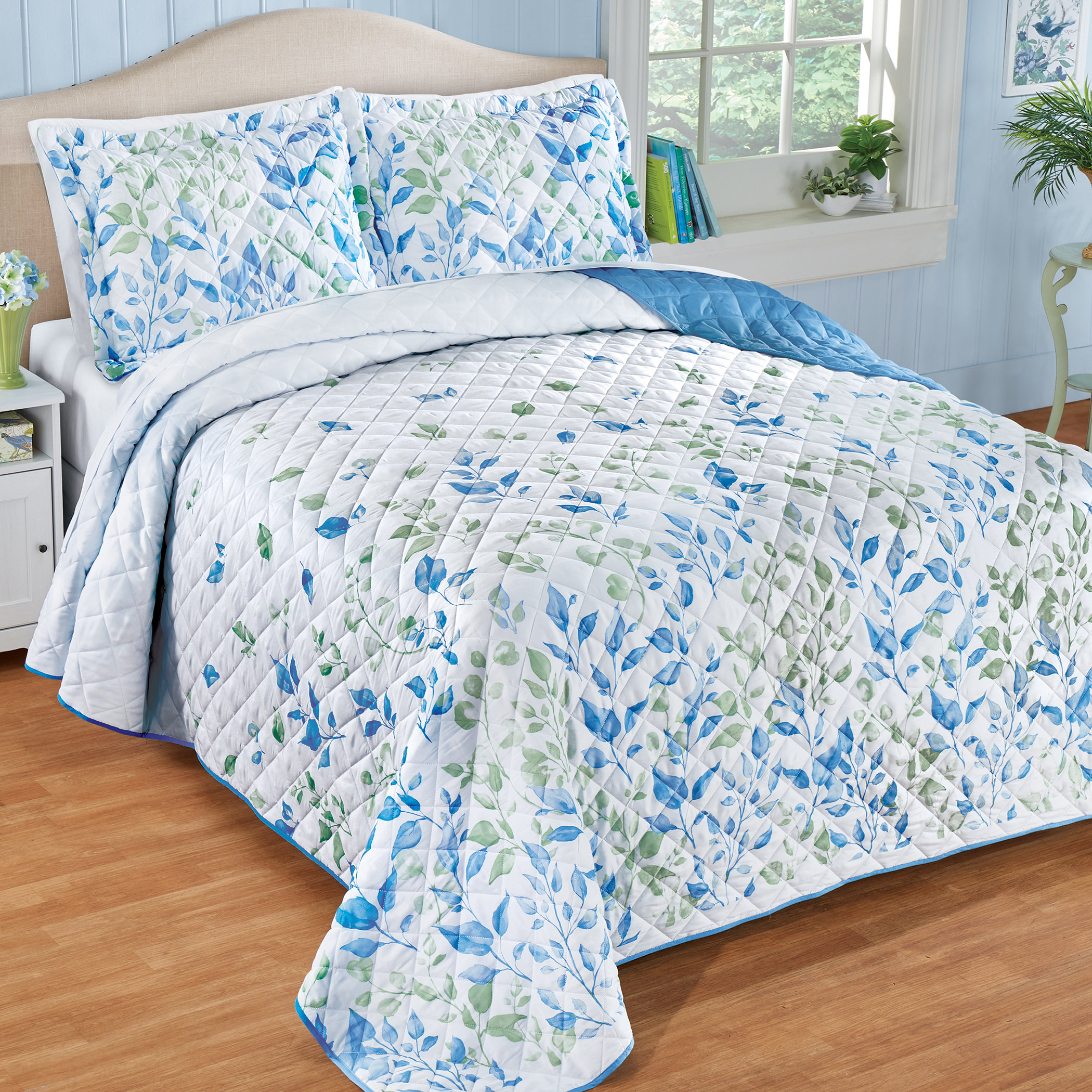 Scaling Leaves Design Cozy Quilted Bedspread - Picture 2 of 4