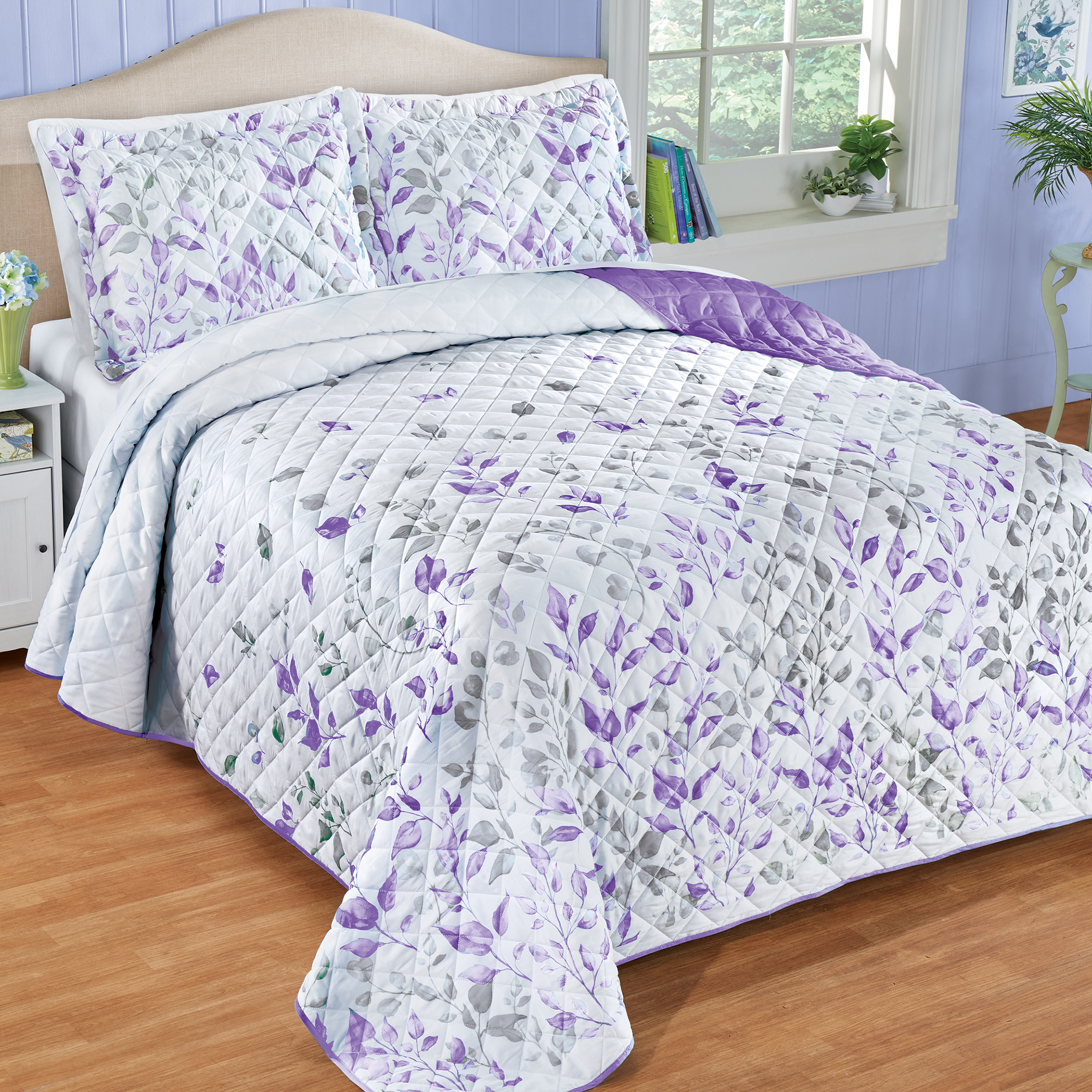 Scaling Leaves Design Cozy Quilted Bedspread - Picture 4 of 4