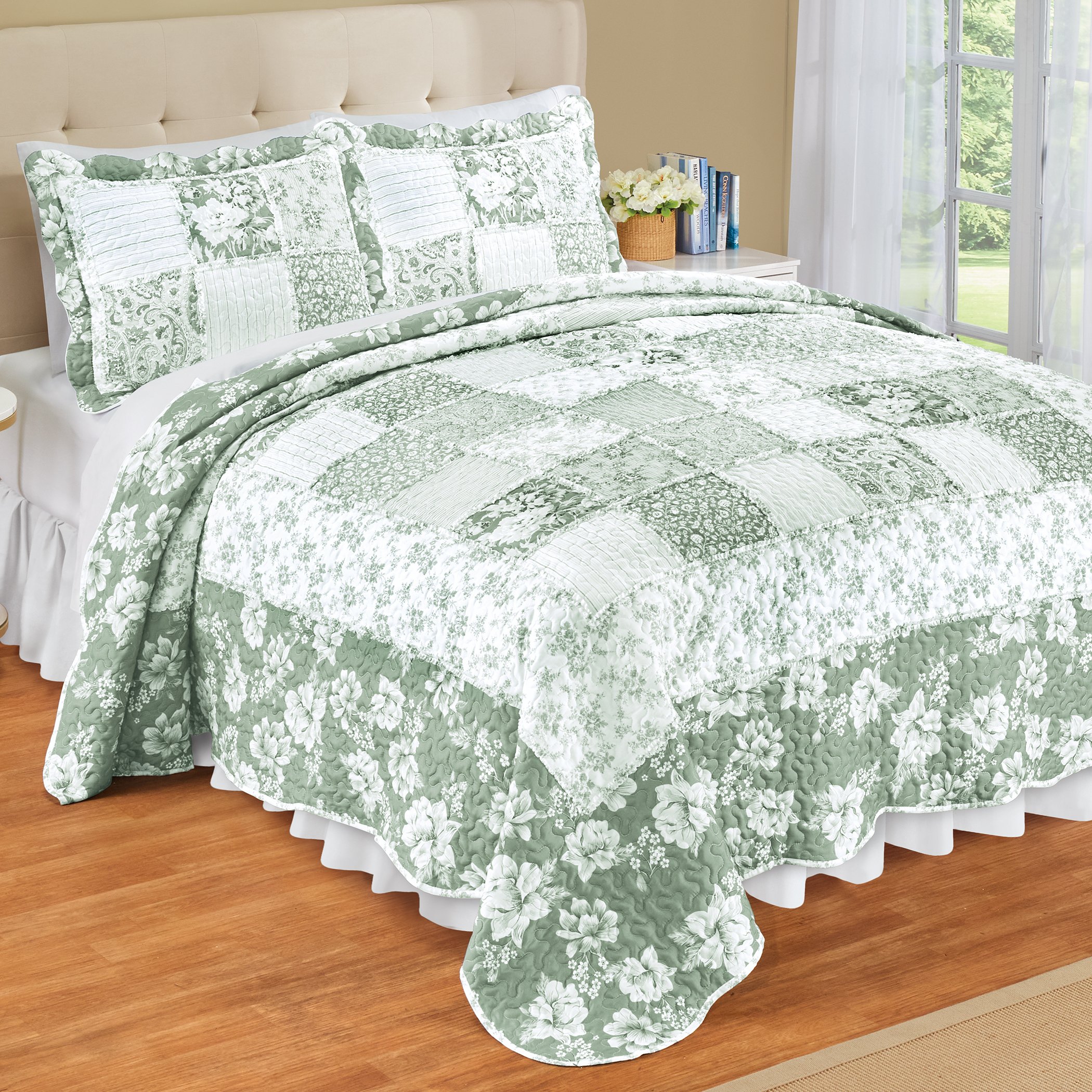 Eden Floral Patchwork Scalloped Edge Quilt - Picture 8 of 8