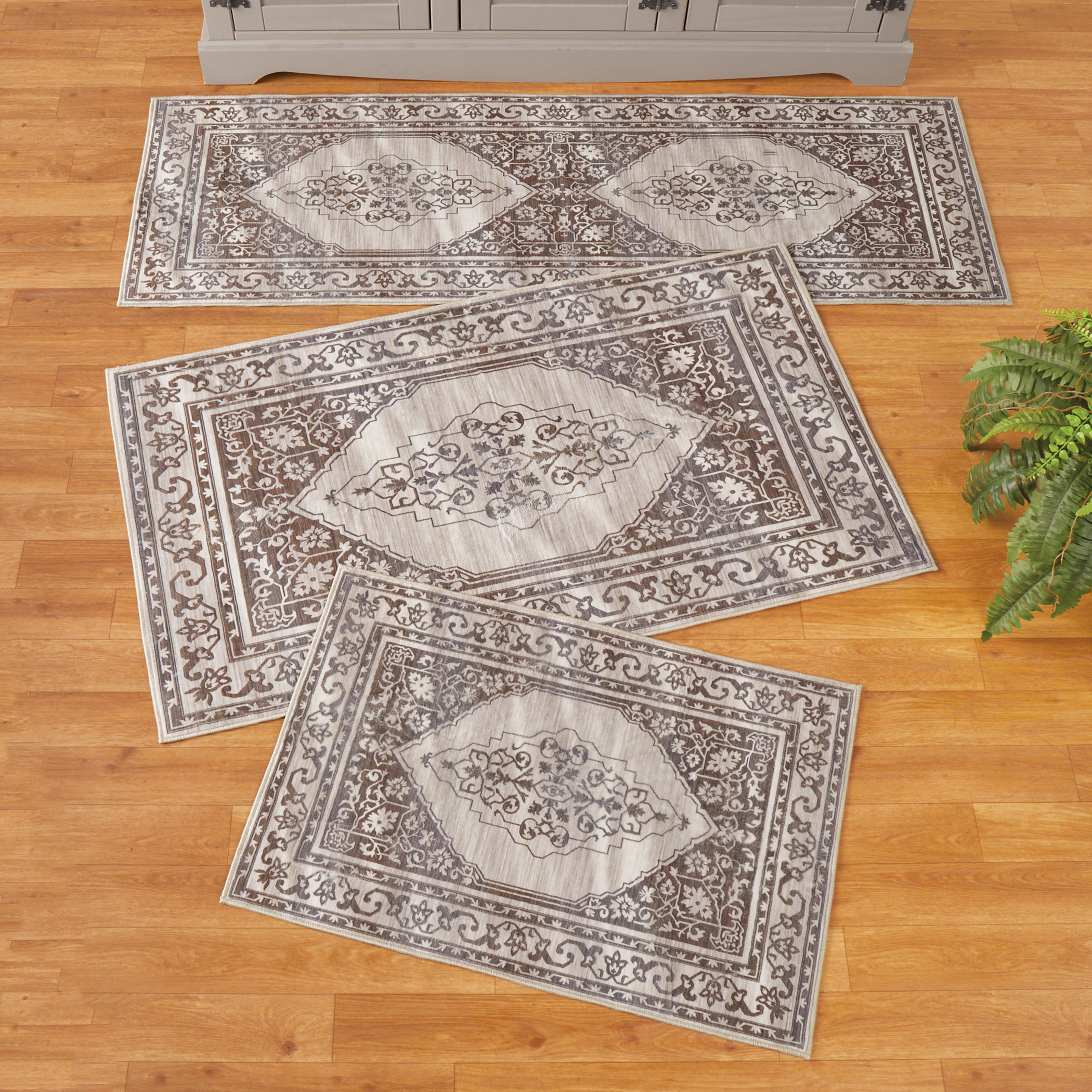 Elegante alfombra antideslizante con diseño de desplazamiento floral - Imagen 7 de 12